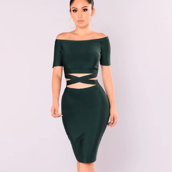 💚FASHION NOVA💚Hunter Green Bandage Dress (Size Large) 👗 - Picture 1 of 4